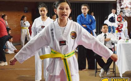 Niña taekwondoin