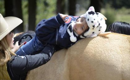 Terapia con caballos para niños con discapacidad