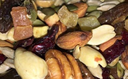 botana con nuez, pepita, almendra, cacahuate natural y arandano