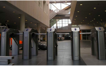 torniquetes para control de acceso en corporativos 