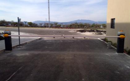 barreras vehiculares para control de acceso y proximidad 