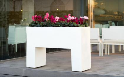 JARDINERA POLIETILENO CON ILUMINACION ,FOCO LED, FOCO AHORRADOR , USO RUDO , 