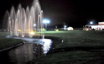 Lago con fuentes