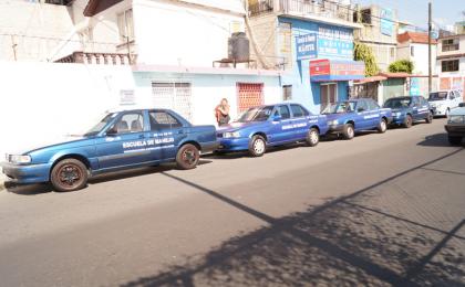 Escuela de manejo unidades automaticas y estandar